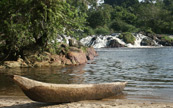 Bateau sur une rivière du Cameroun