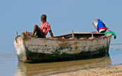 Pcheurs sur un bateau souill